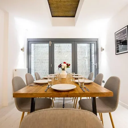 Central Townhouse With Roof Terrace Манчестер Экстерьер фото